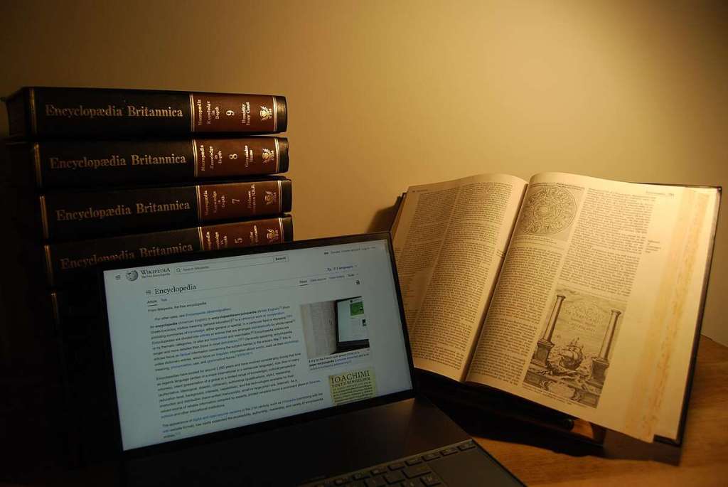 Evolusi Ensiklopedia dari Buku ke Digital